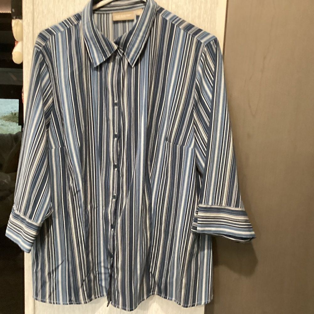 NWOT. Croft & Barrow Women’s Size 1X 3/4 Length Cuffed Sleeve Blouse